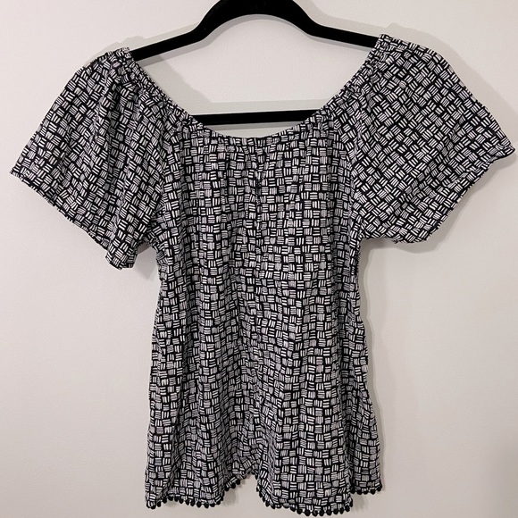 Old Navy Loose fit Tee Shirt Blouse with Fringe like Detail - Size Youth XL - 14 - Picture 3 of 6